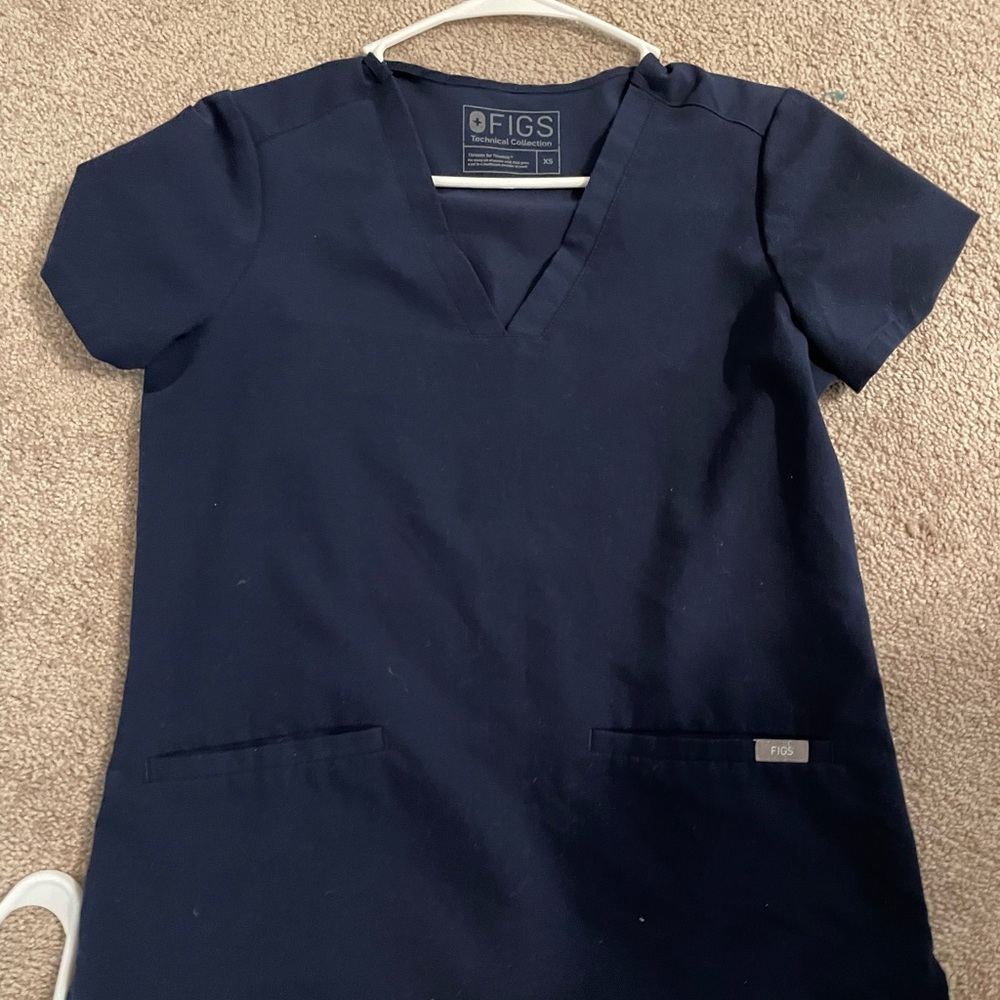 Women’s figs navy casma top size XS!